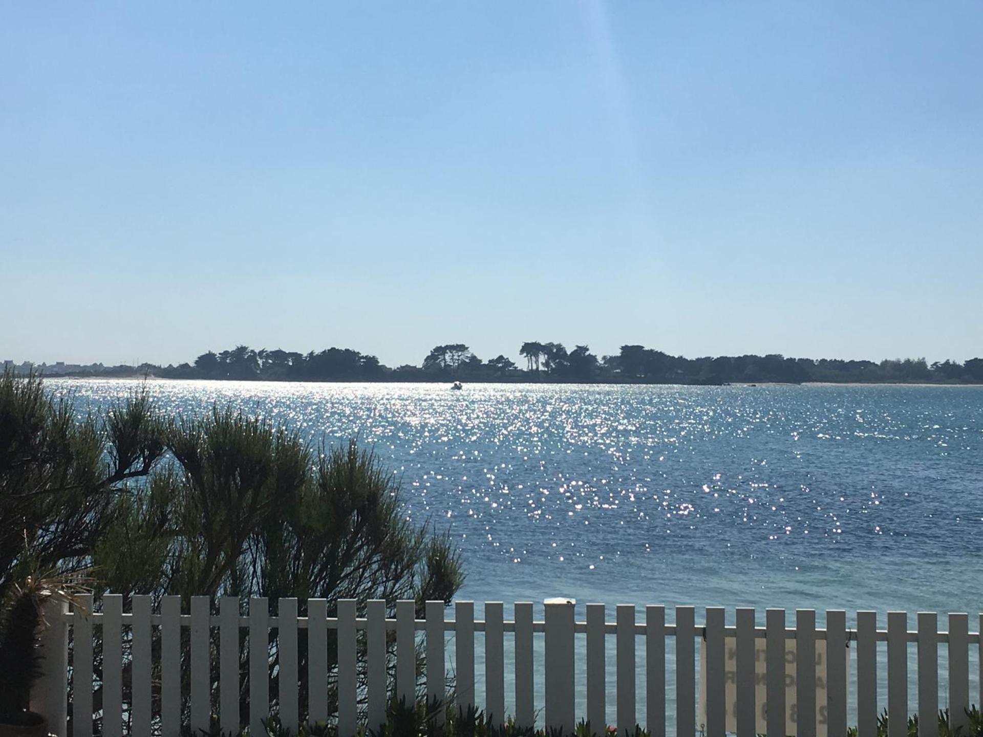 MAISON LES PIEDS DANS L EAU