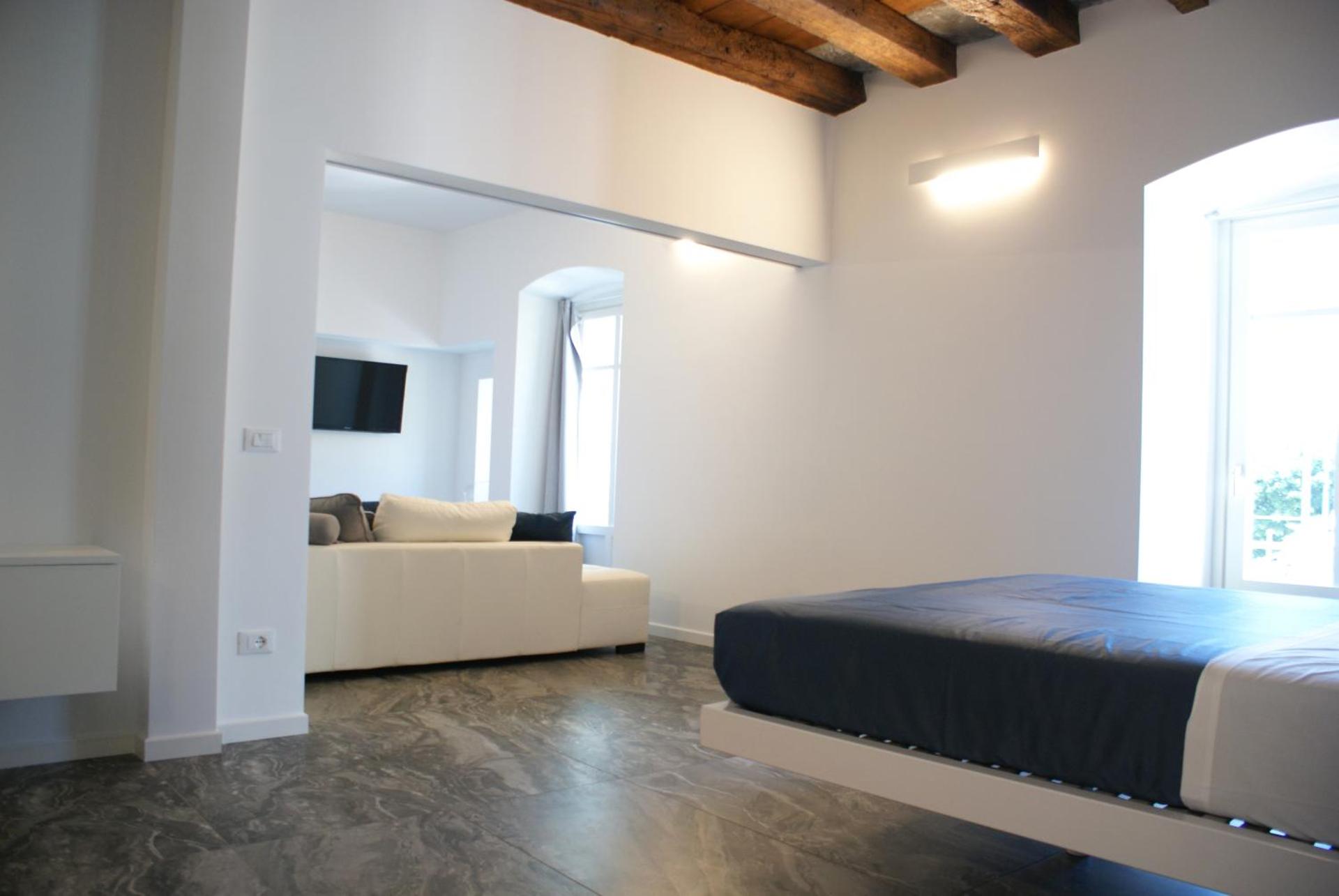 Suite with Lake View