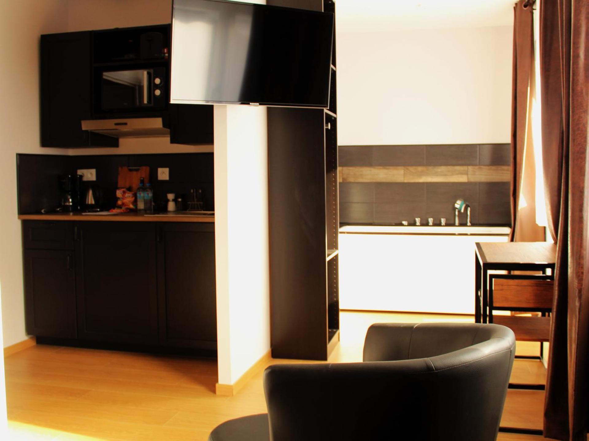 Kitchen or kitchenette