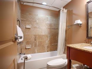 Queen Room with Two Queen Beds and Pool View - Non-Smoking