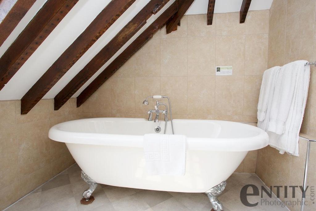 Deluxe Double Room with Bath - Top Floor