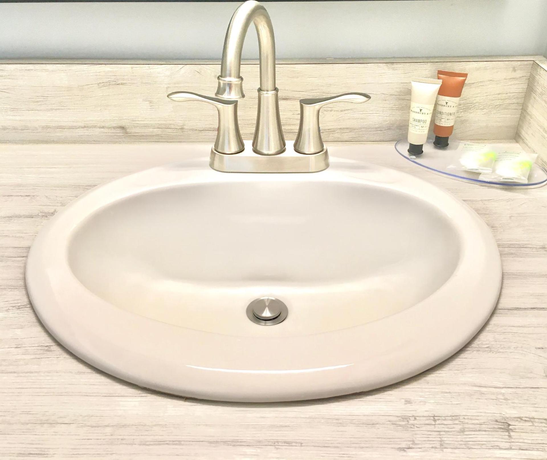 Empire Lakeshore Inn