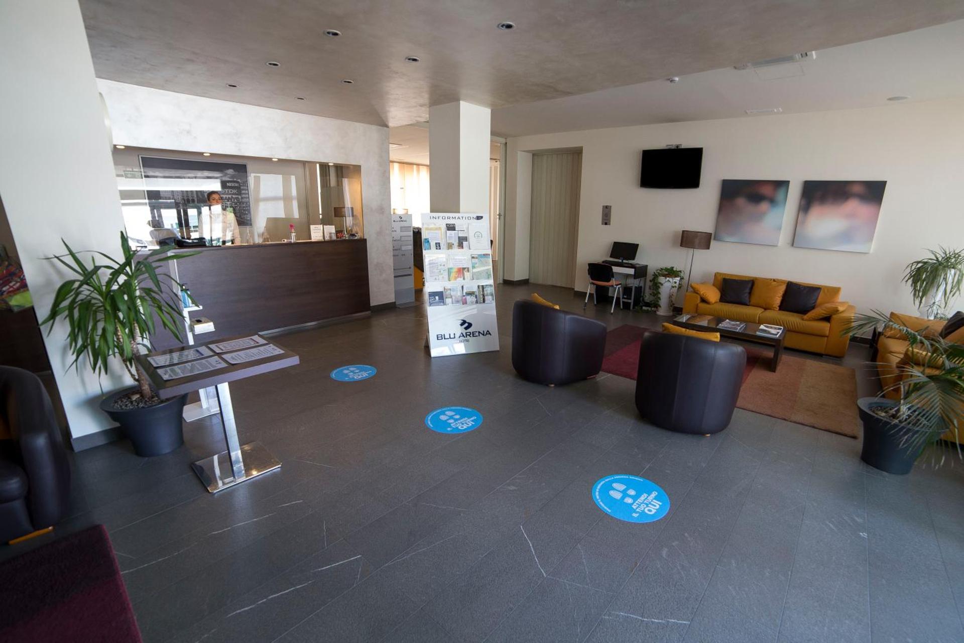 Communal lounge/ TV room