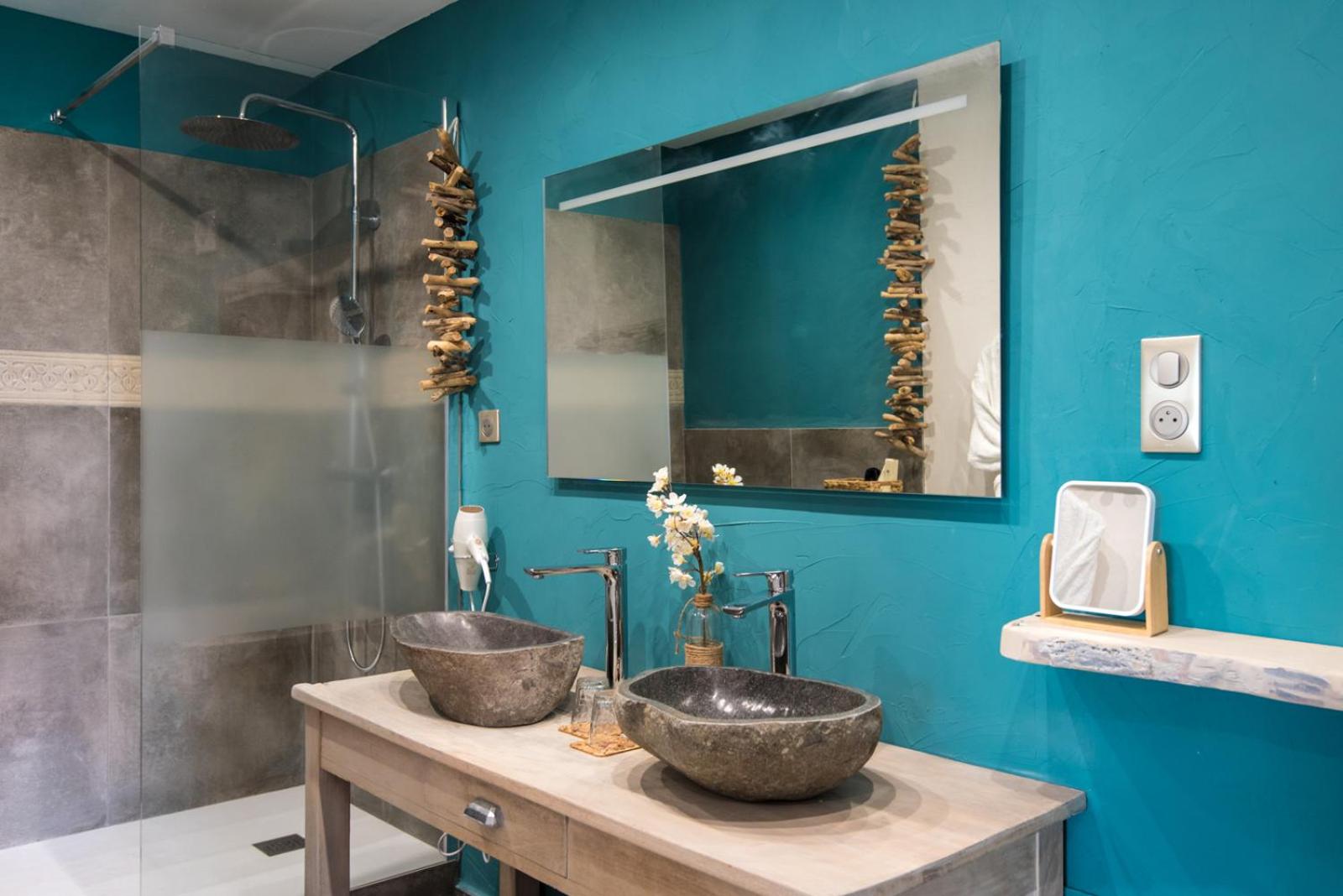 LE MAS DES COLOMBES Chambres d'hôtes B&B & SPA