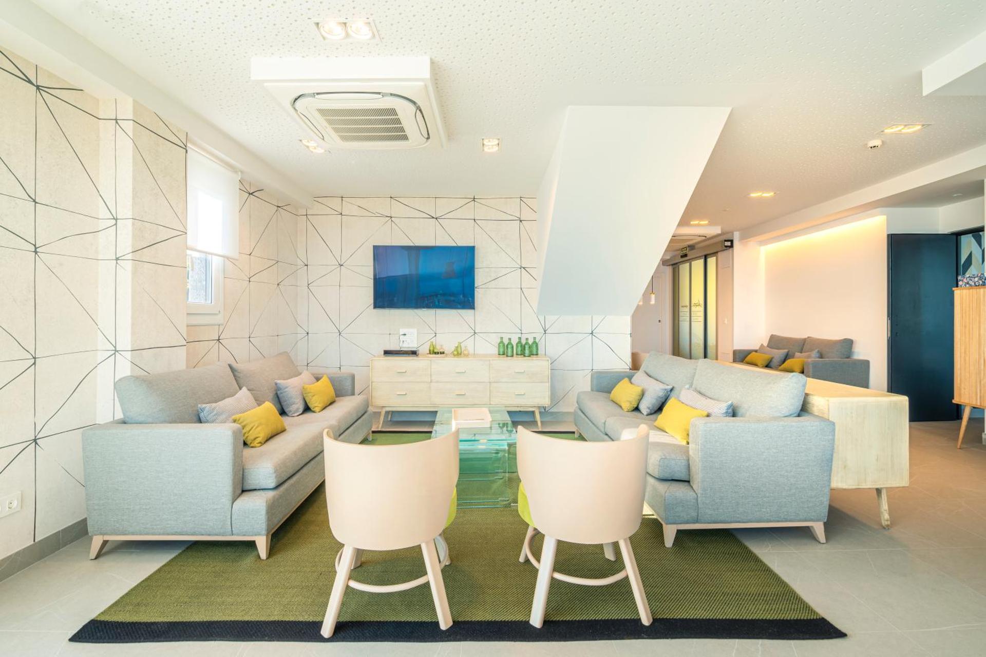 Communal lounge/ TV room