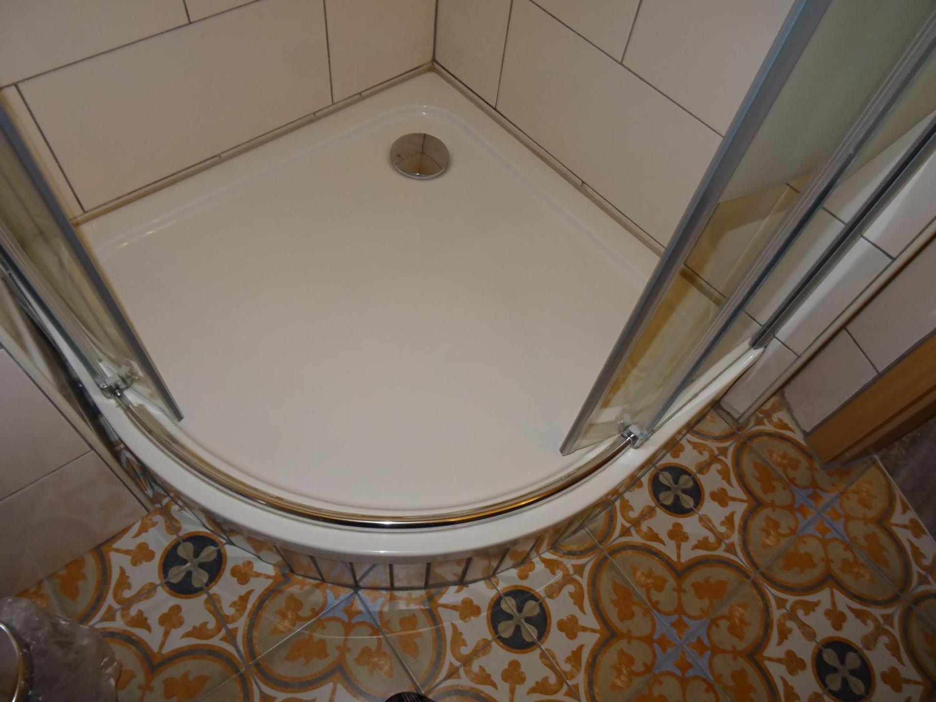 " ART DDR" eig Bad dir im Zim, 3 OG, Treppensteigen kein Fruehhstück keine Kueche nur Uebernachtung Parkpl, WIFI, Blankenb