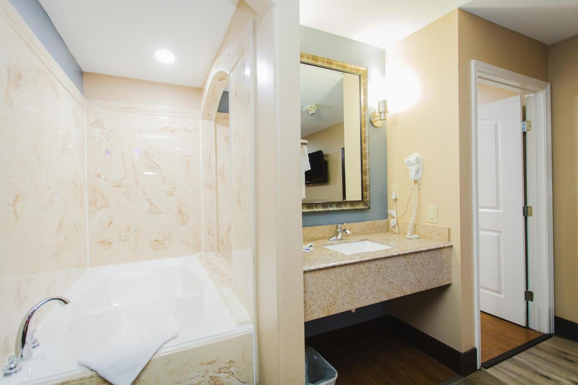 King Room with Spa Bath - Non-Smoking