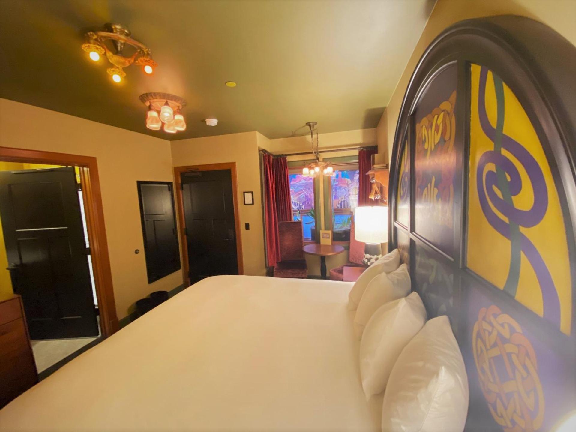 Photo of the whole room