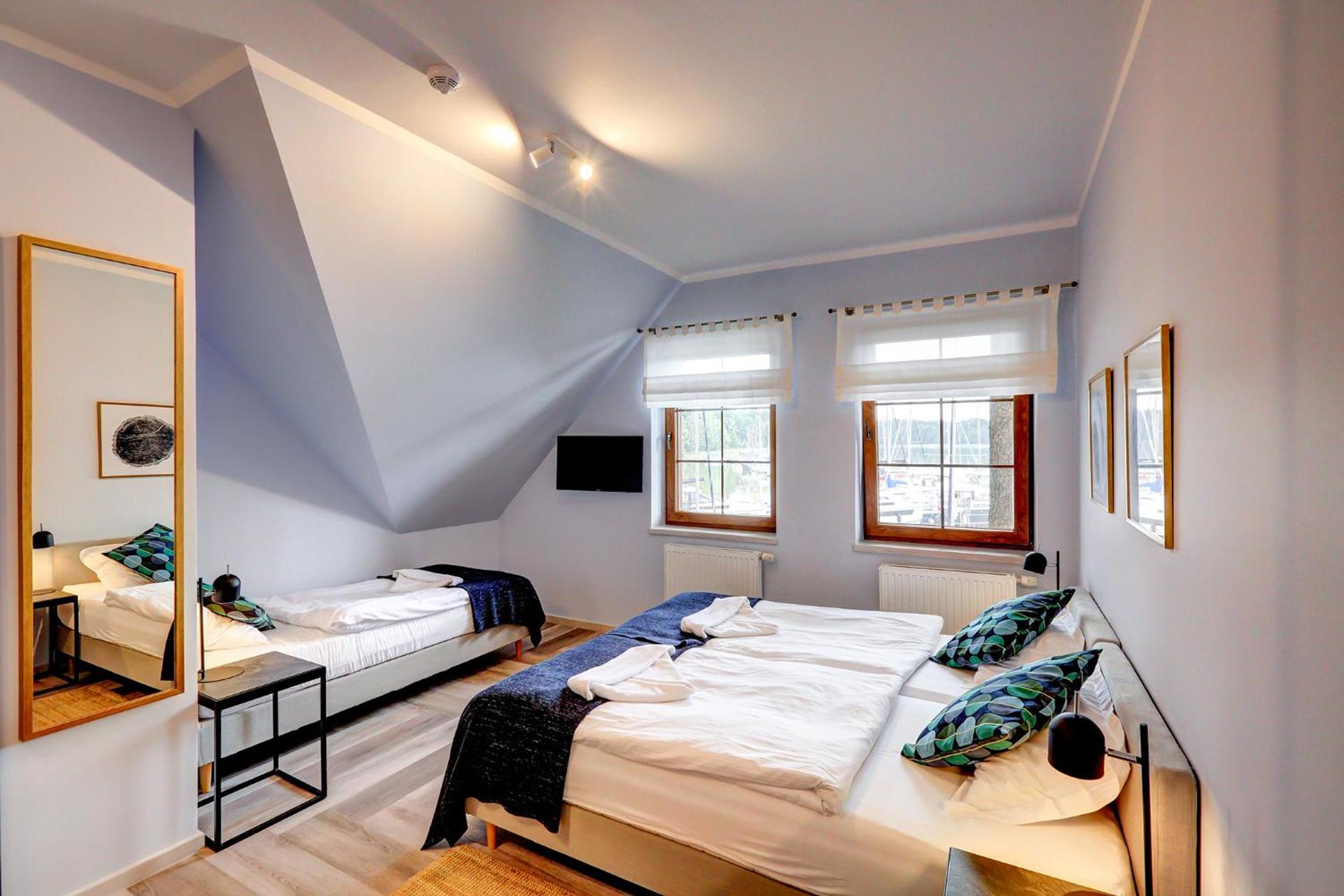 POD DEBEM Kompleks Zeglarsko-Rekreacyjny