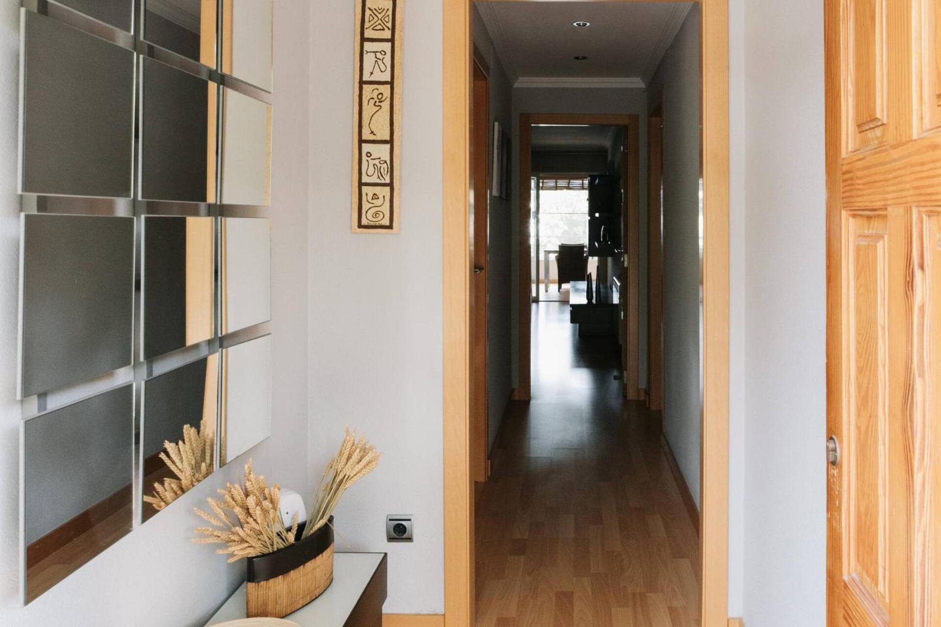 Apartamento luminoso cerca del mar y la montaña