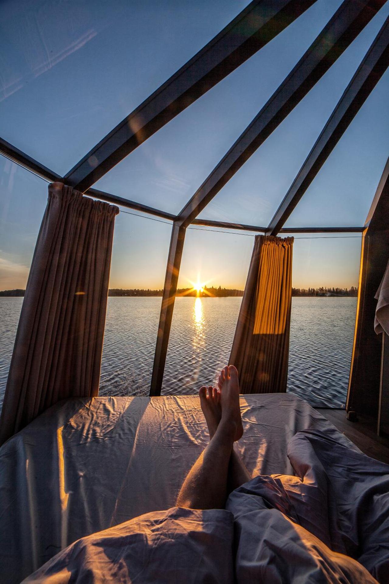 Arctic Lake Experience Oulujärvi Igloos
