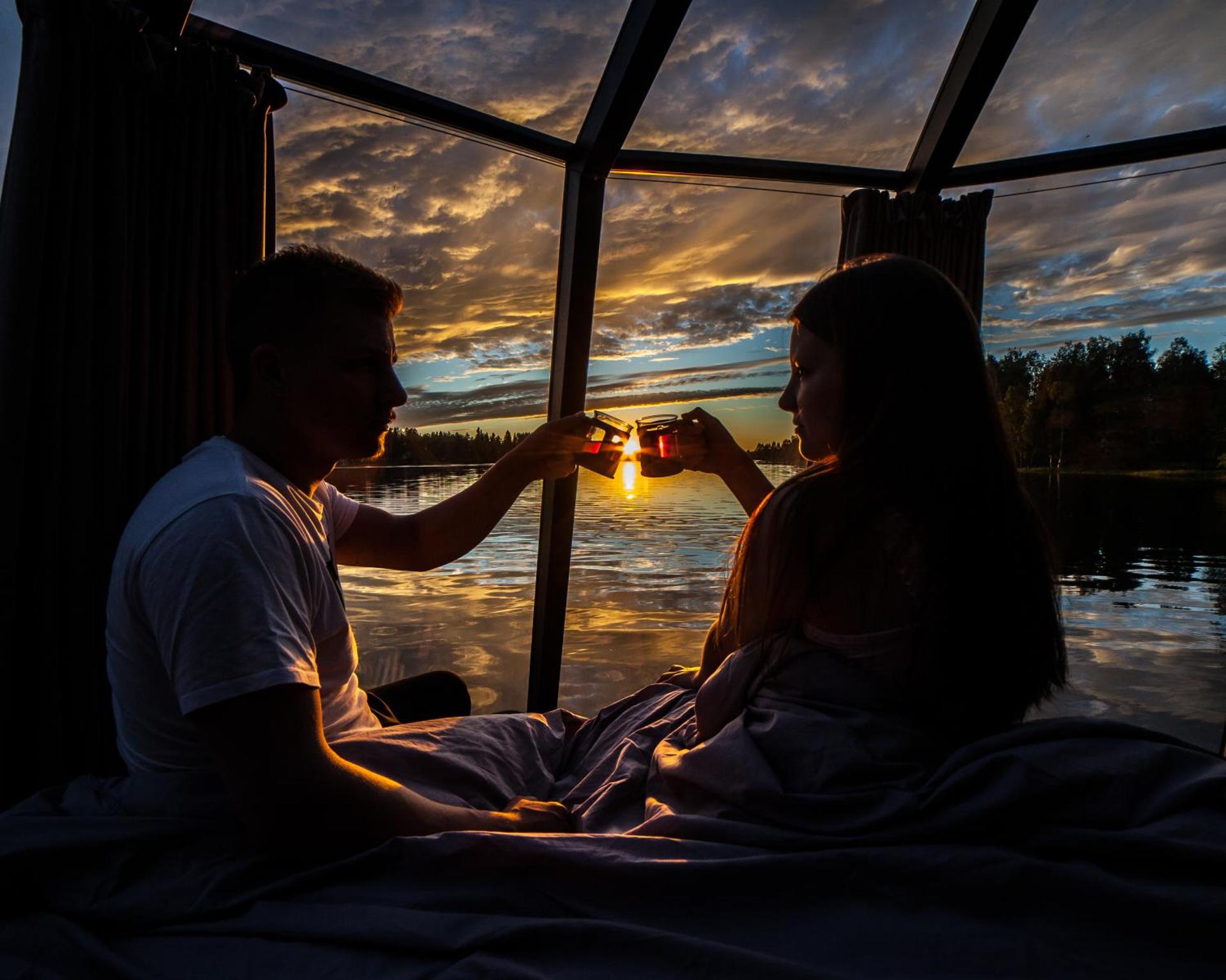 Arctic Lake Experience Oulujärvi Igloos