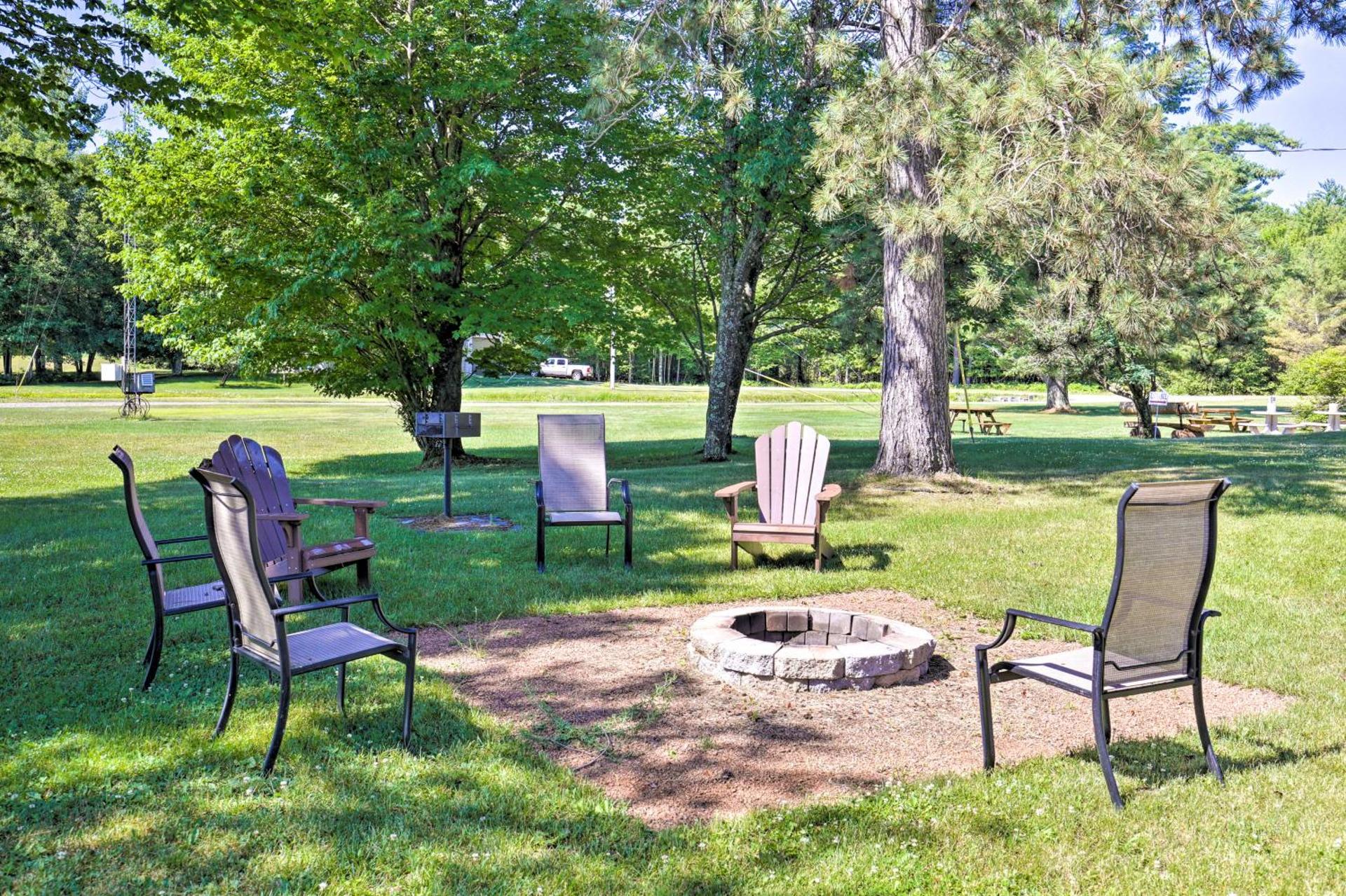 Simple Cranberry and Wine Farm Home with Fire Pit!