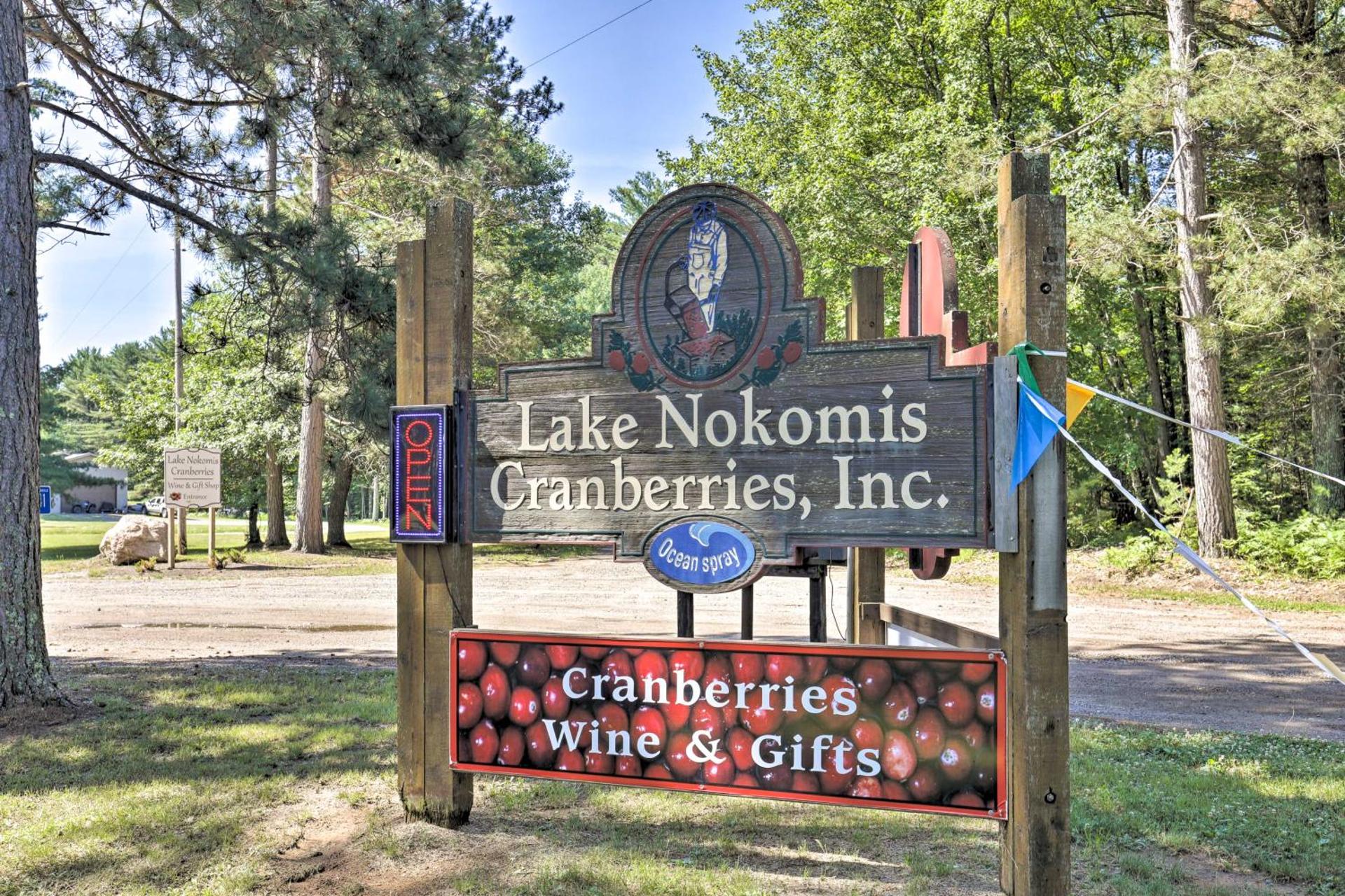 Simple Cranberry and Wine Farm Home with Fire Pit!