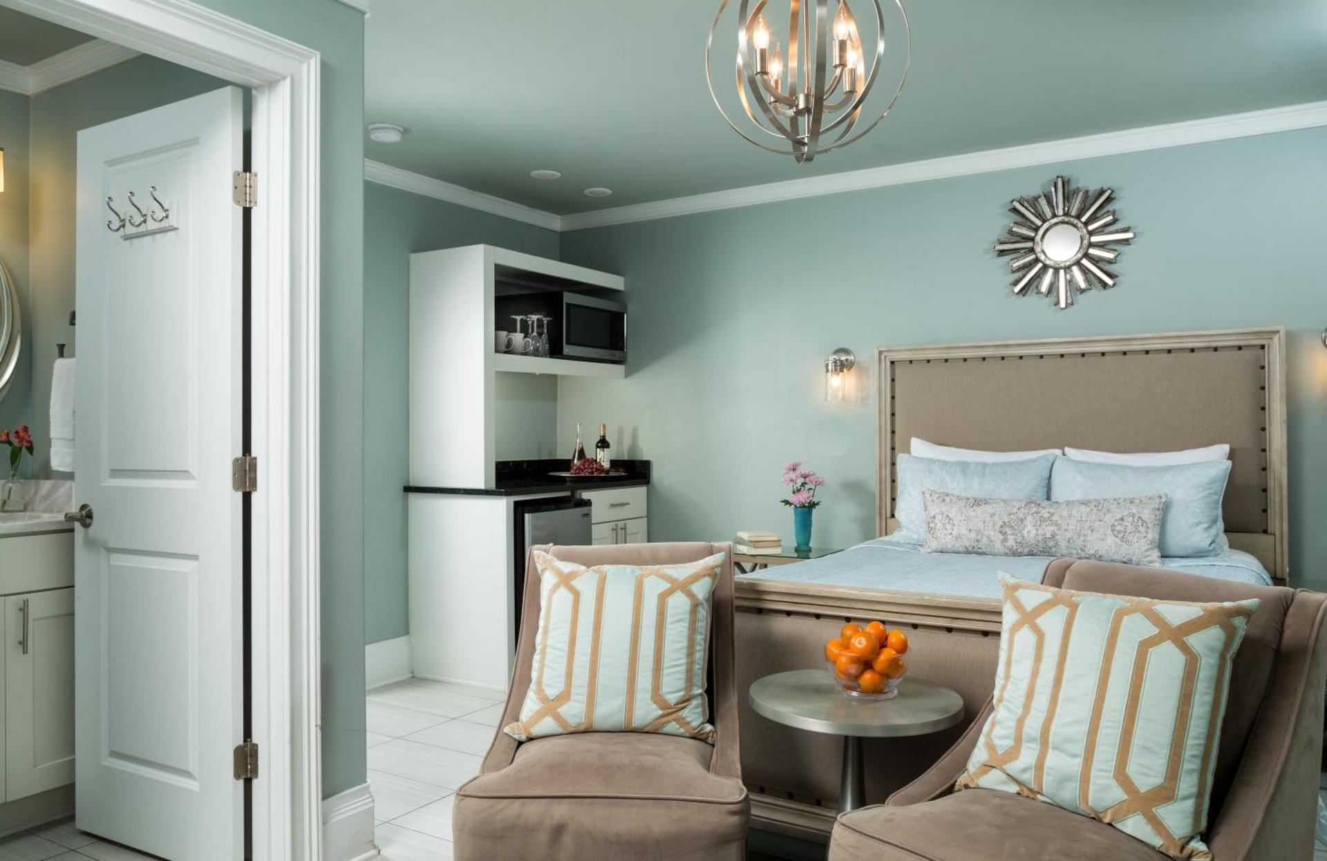 Queen Cottage with Pool (Saltwater)