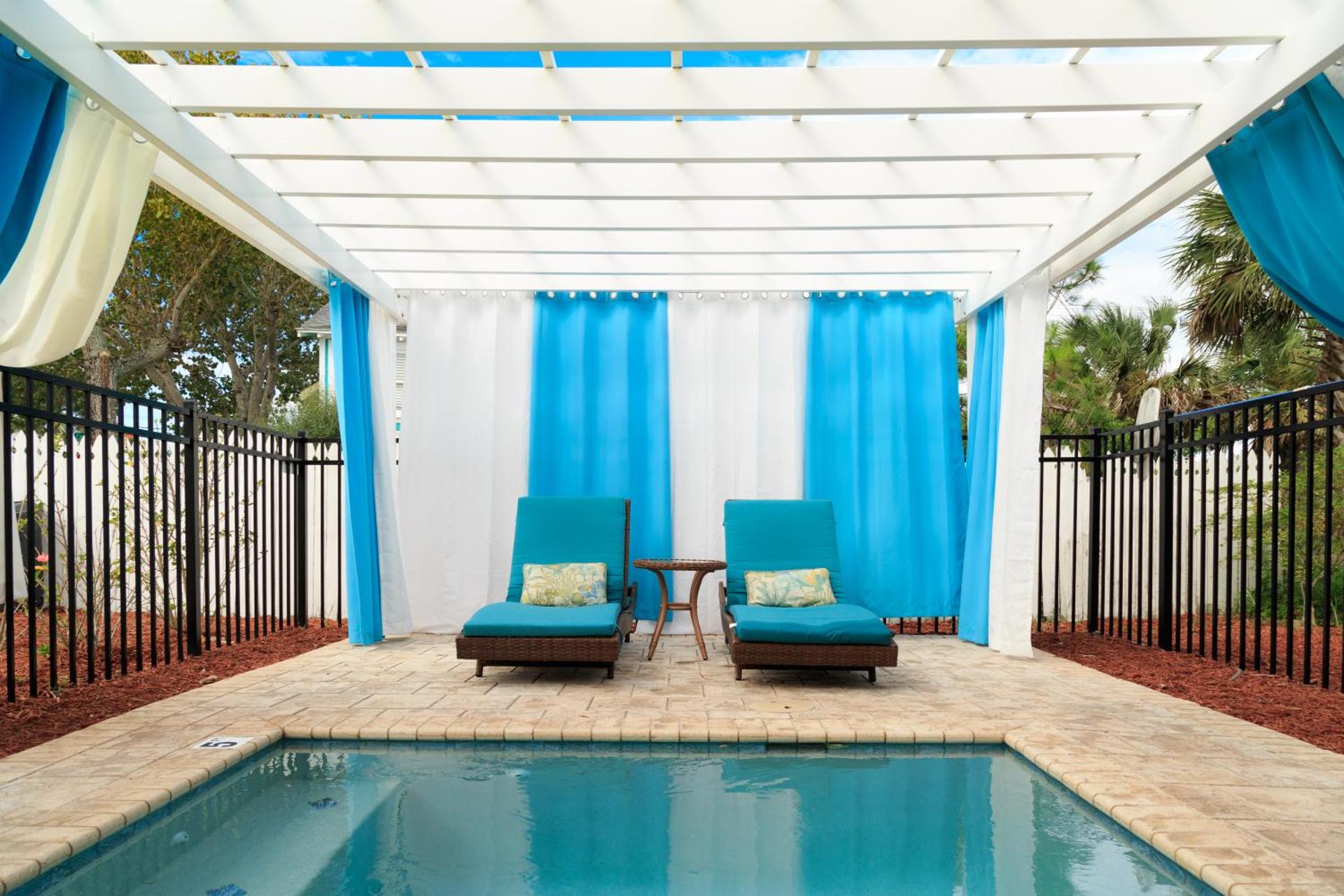 Queen Cottage with Pool (Saltwater)