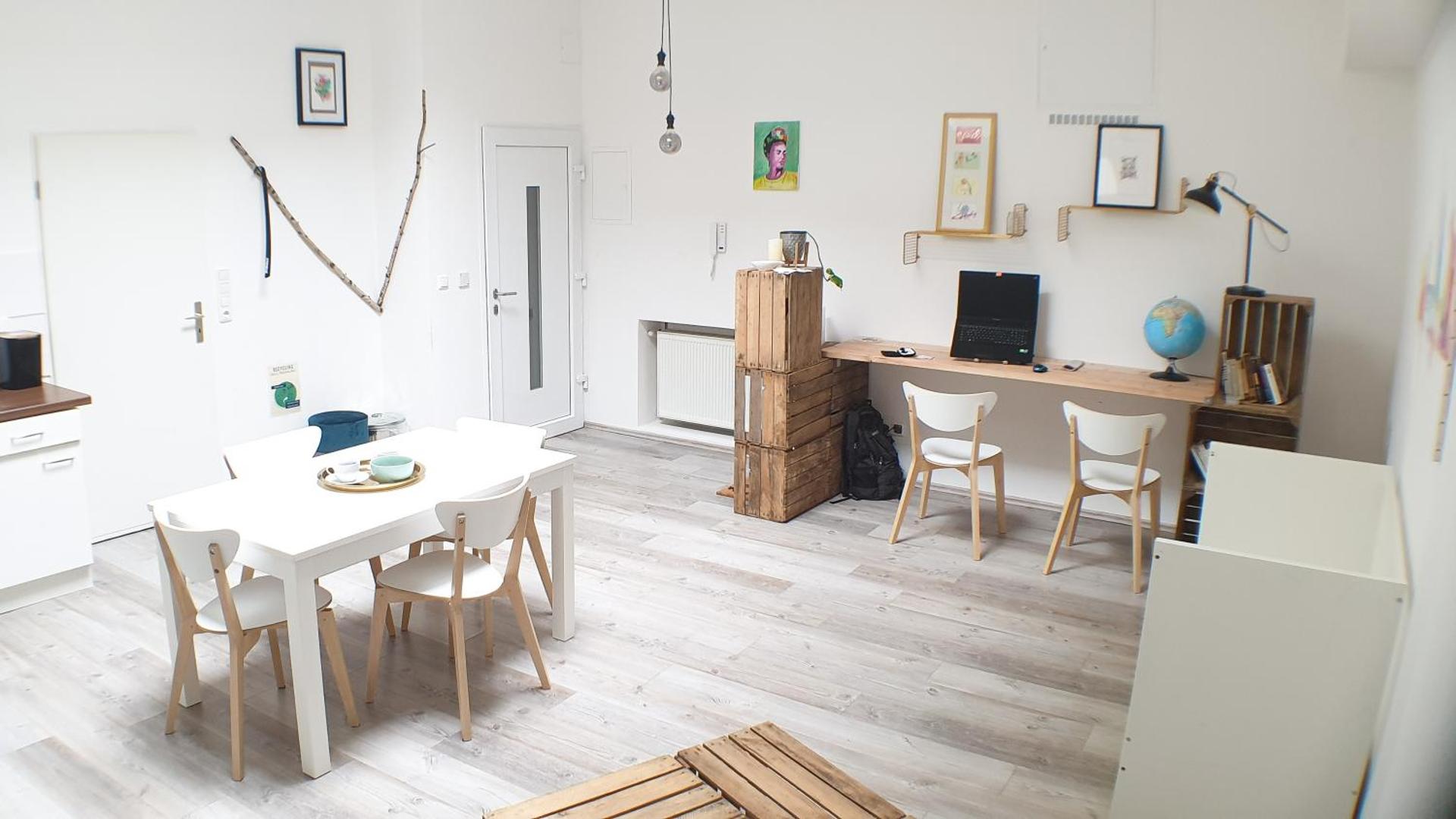 Communal lounge/ TV room