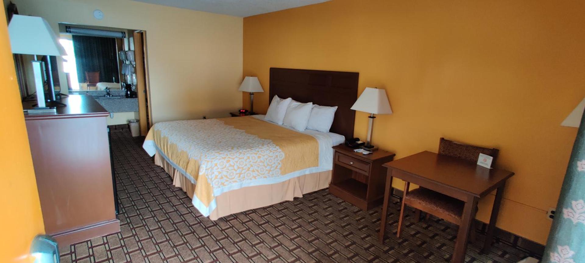 Days Inn by Wyndham Dickson