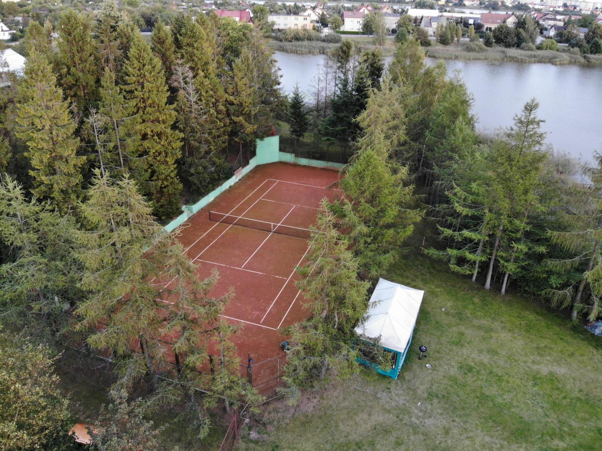 Tennis court