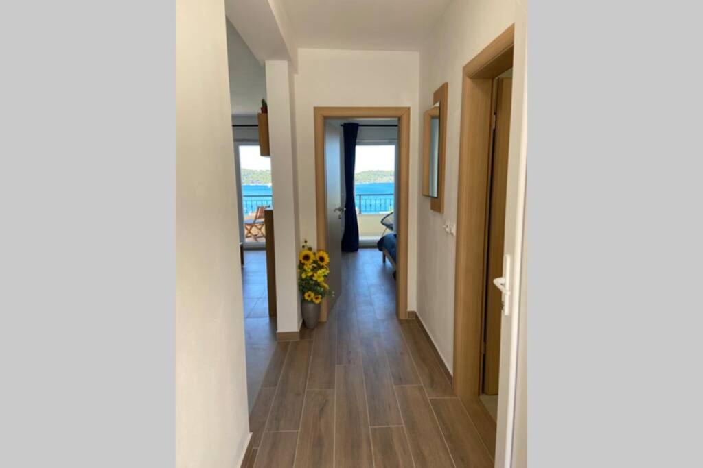 Apartment Sandra (2+2) with a breathtaking view 2