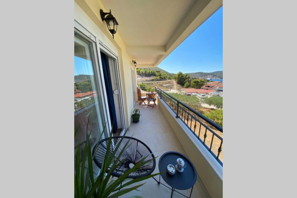 Apartment Sandra (2+2) with a breathtaking view 2