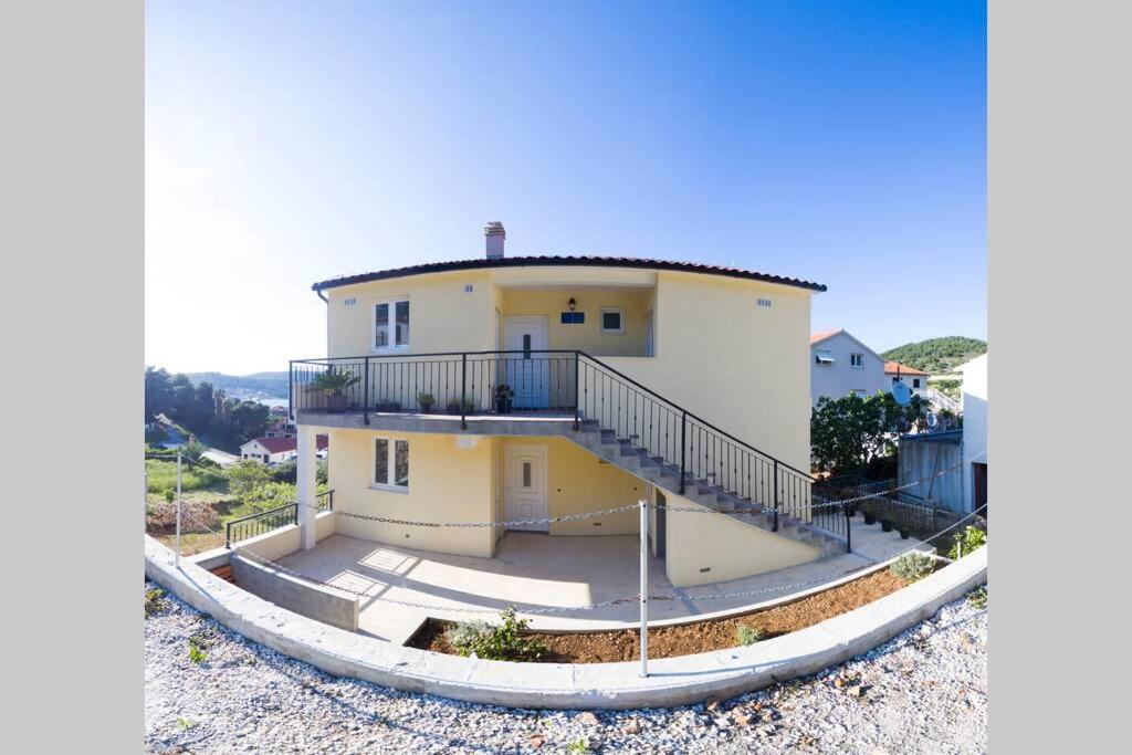 Apartment Sandra (2+2) with a breathtaking view 2