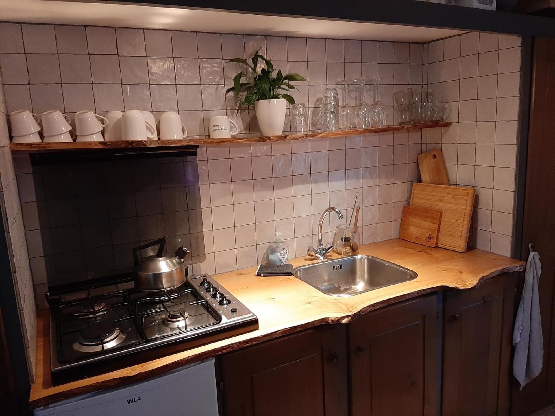 Kitchen or kitchenette