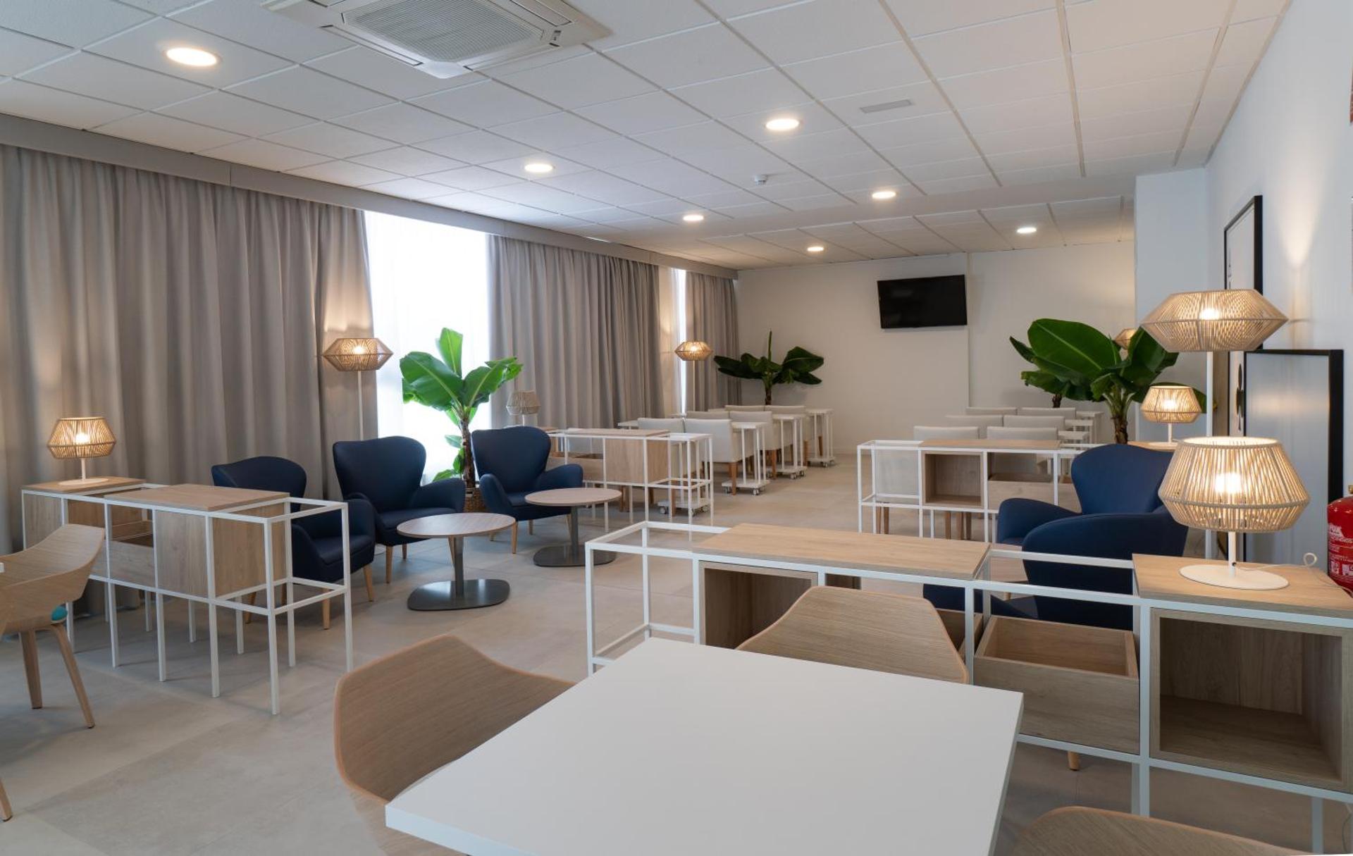 Communal lounge/ TV room