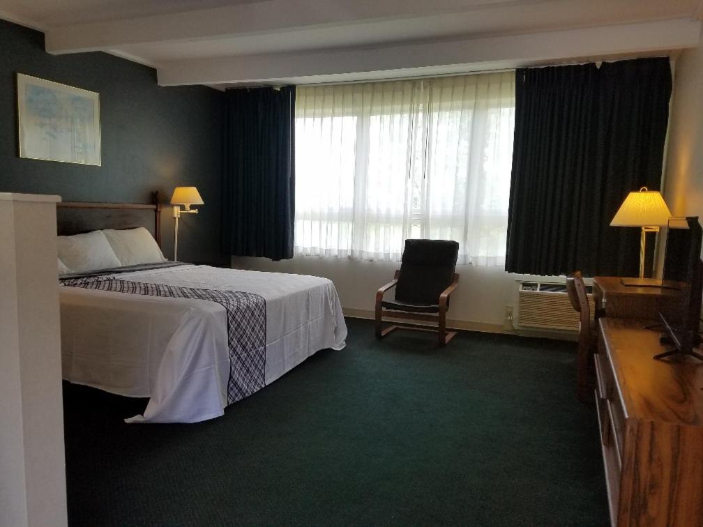 Travelodge by Wyndham Lake George NY