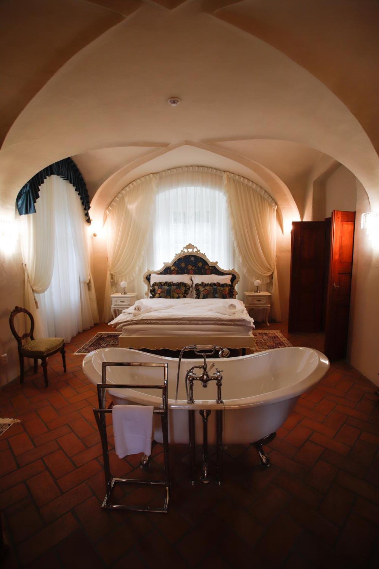 Lovecký zámek Karlštejn