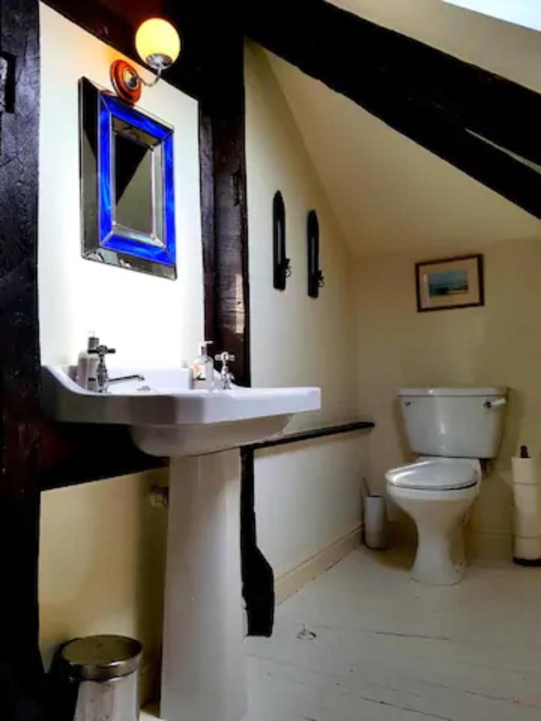 No 6 The Square Tearooms & Accommodation