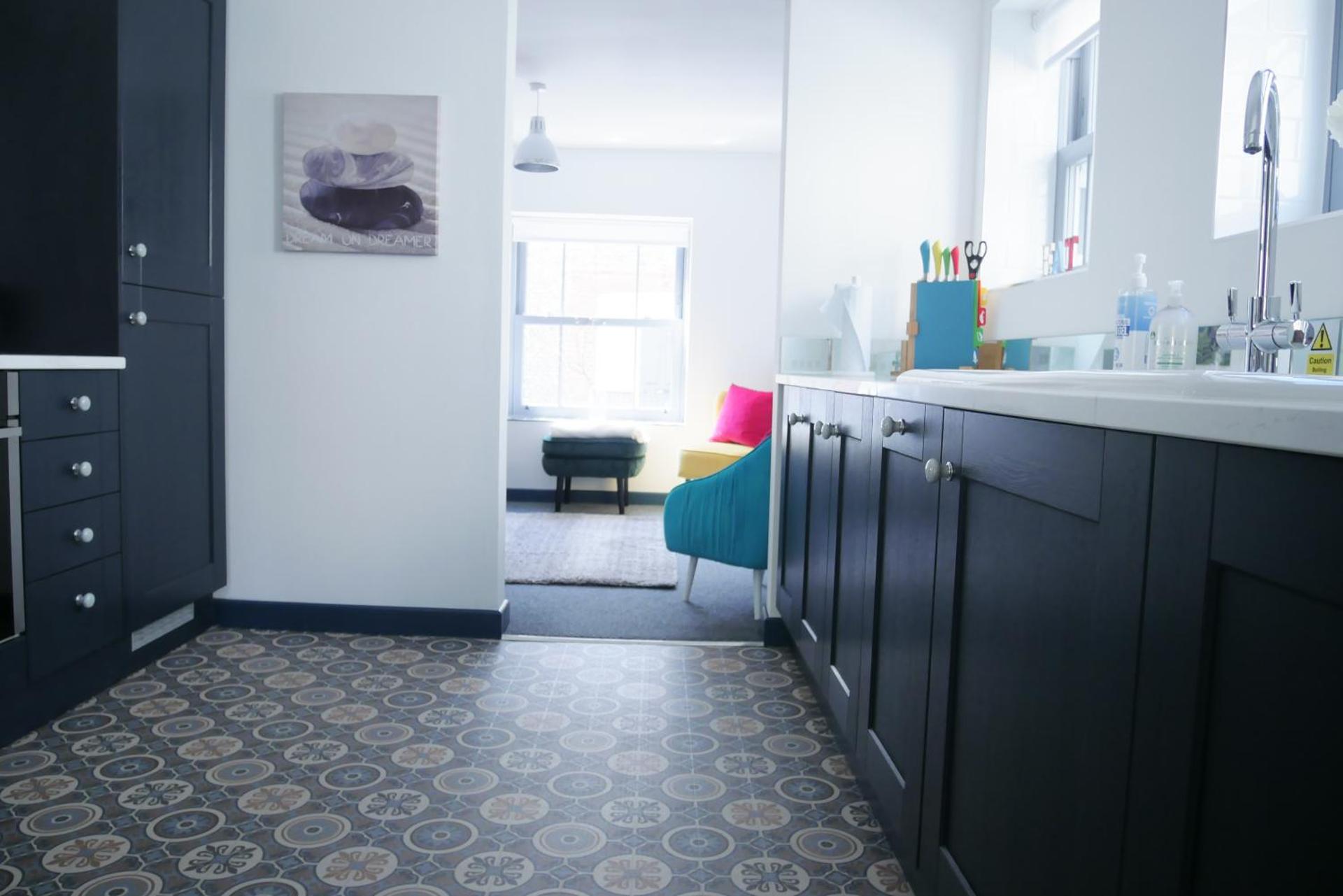 New street Luxury town house in the centre of Holt with free PARKING for one car