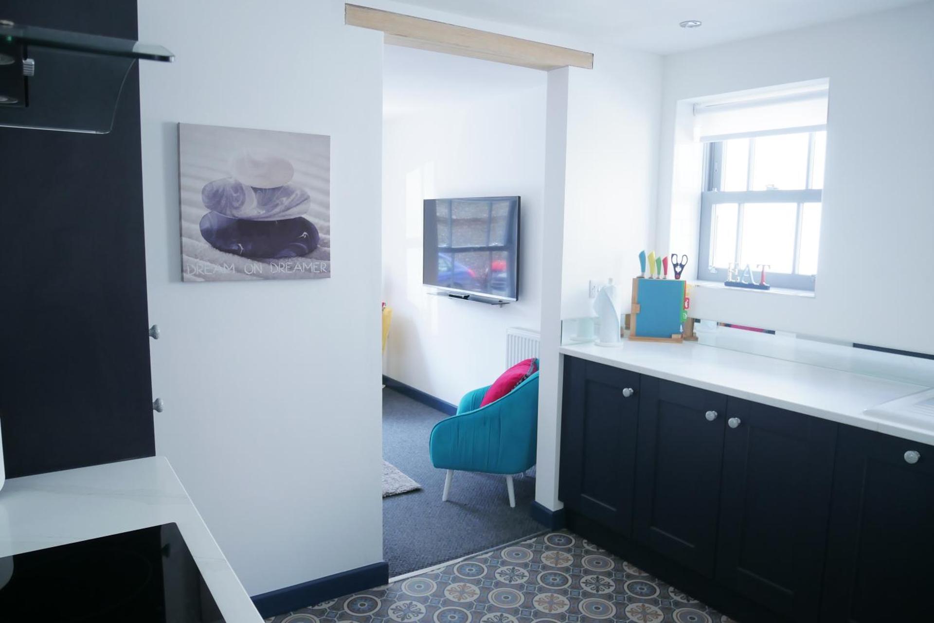 New street Luxury town house in the centre of Holt with free PARKING for one car