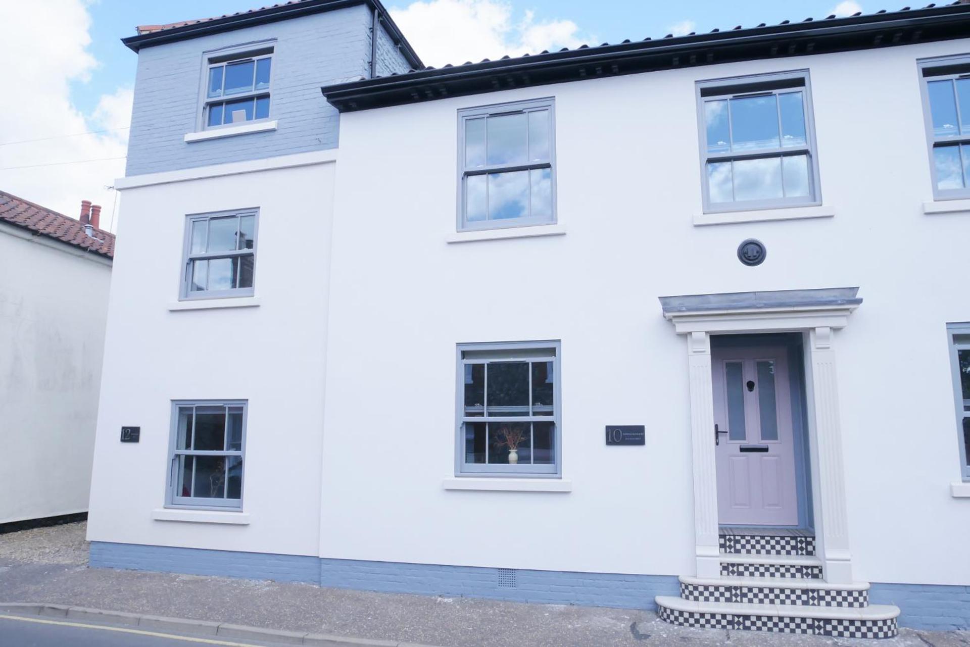 New street Luxury town house in the centre of Holt with free PARKING for one car