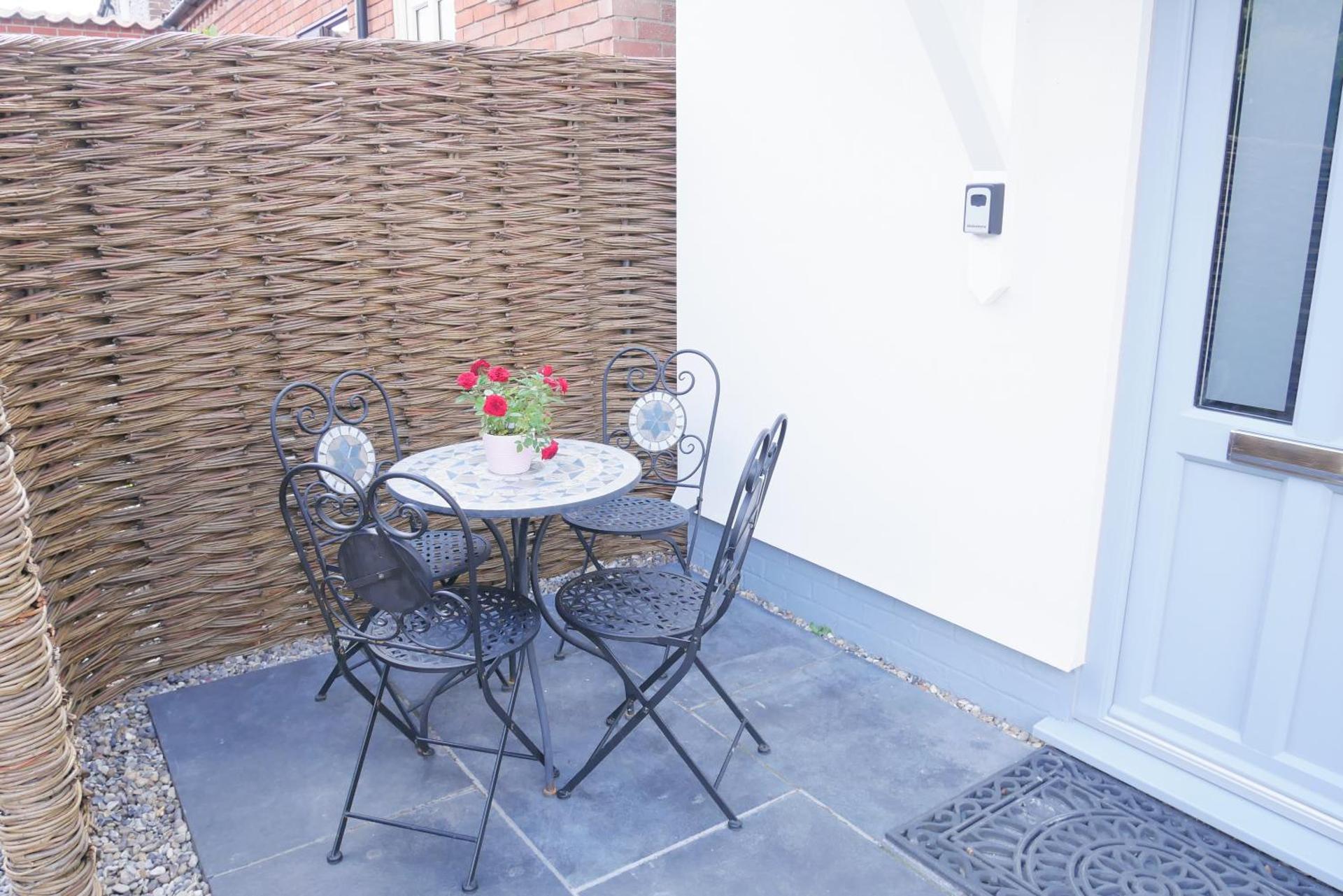 New street Luxury town house in the centre of Holt with free PARKING for one car