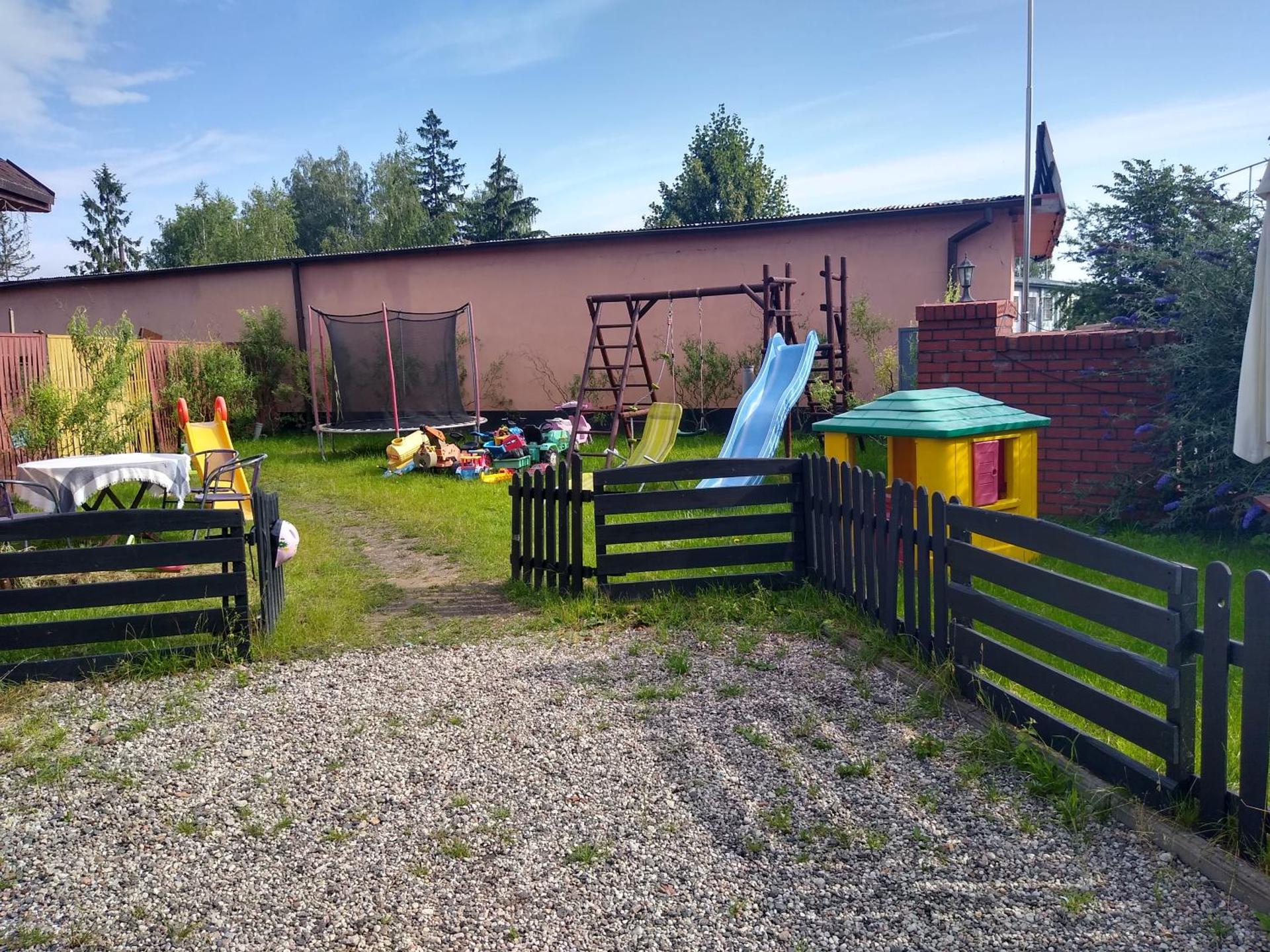 Willa Cosmos & Champion