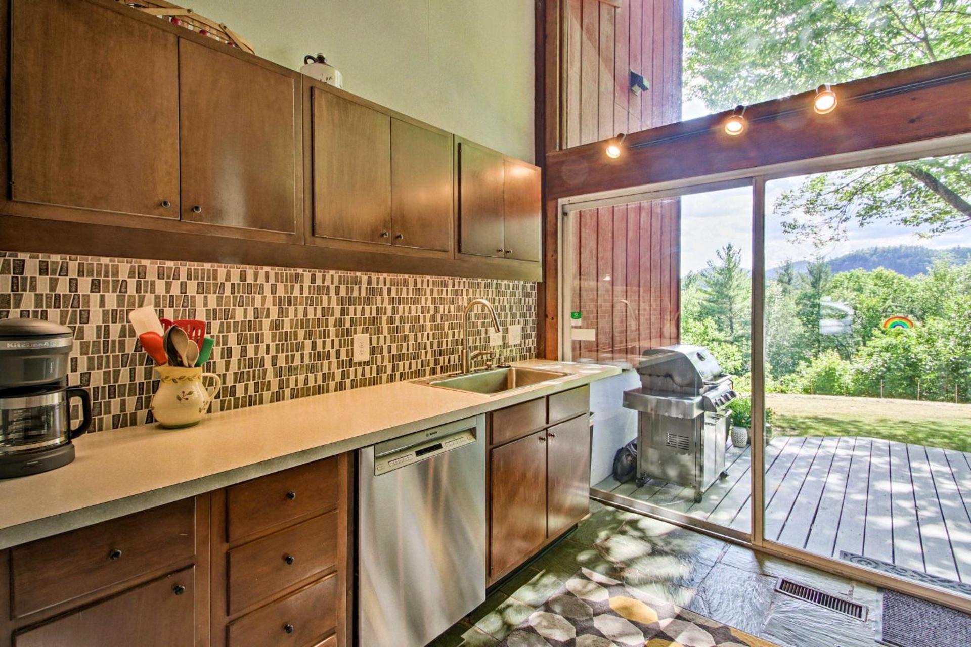 Family-Friendly Glen Home with White Mountain Views!