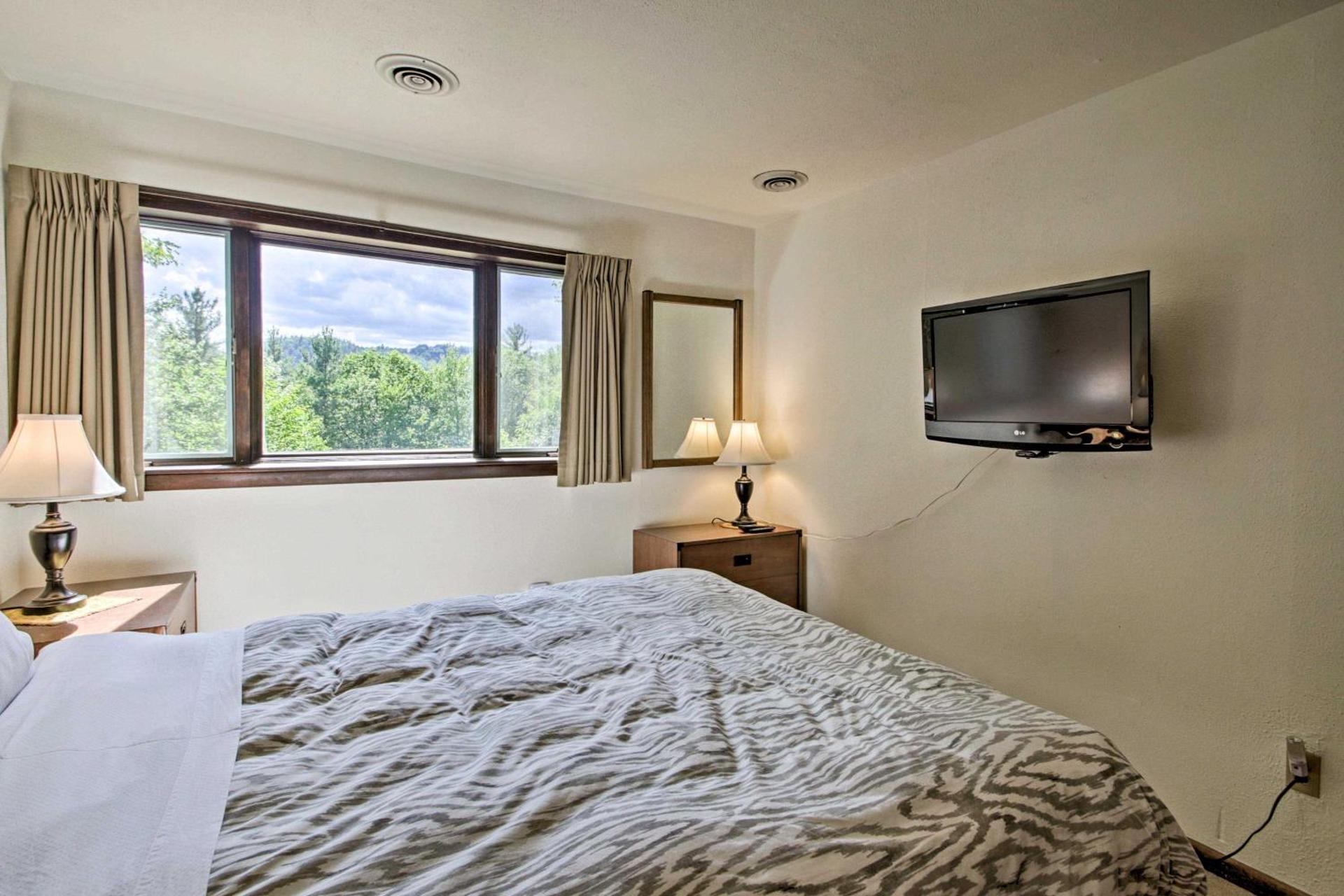 Family-Friendly Glen Home with White Mountain Views!