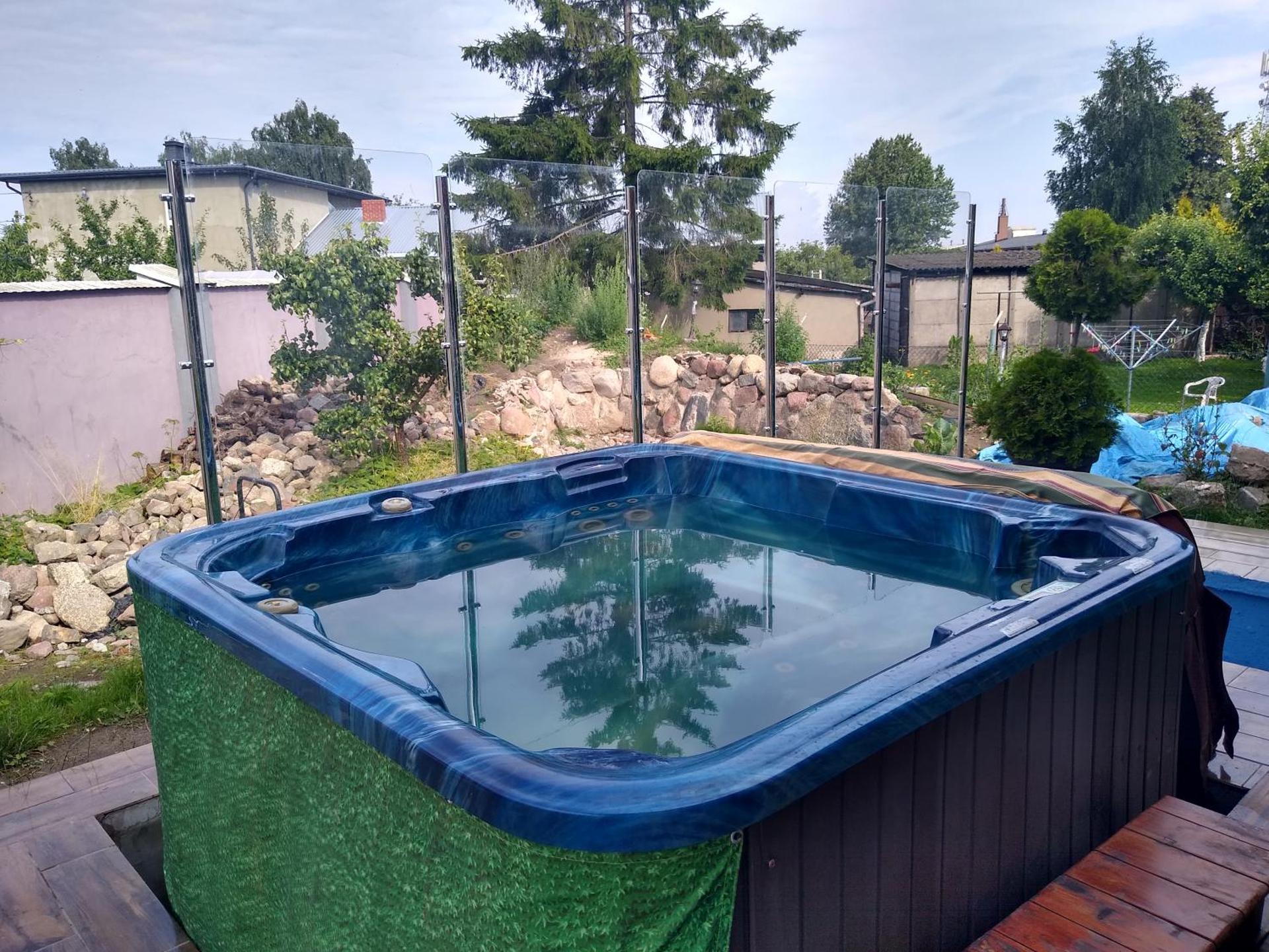 Willa Cosmos & Champion