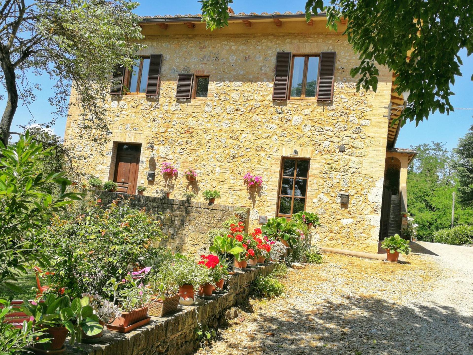 Apartment with Garden View