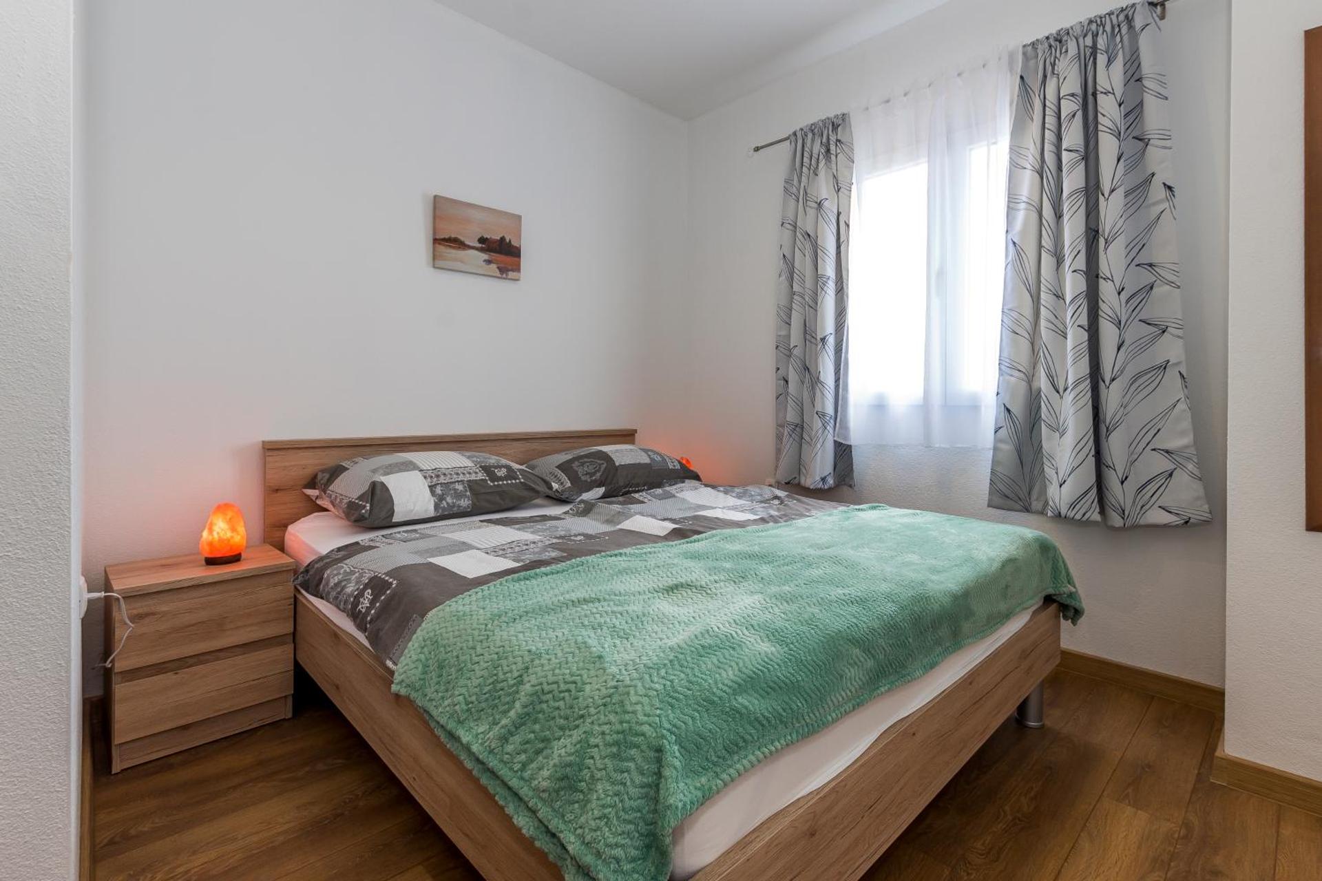 Apartment with Lake View