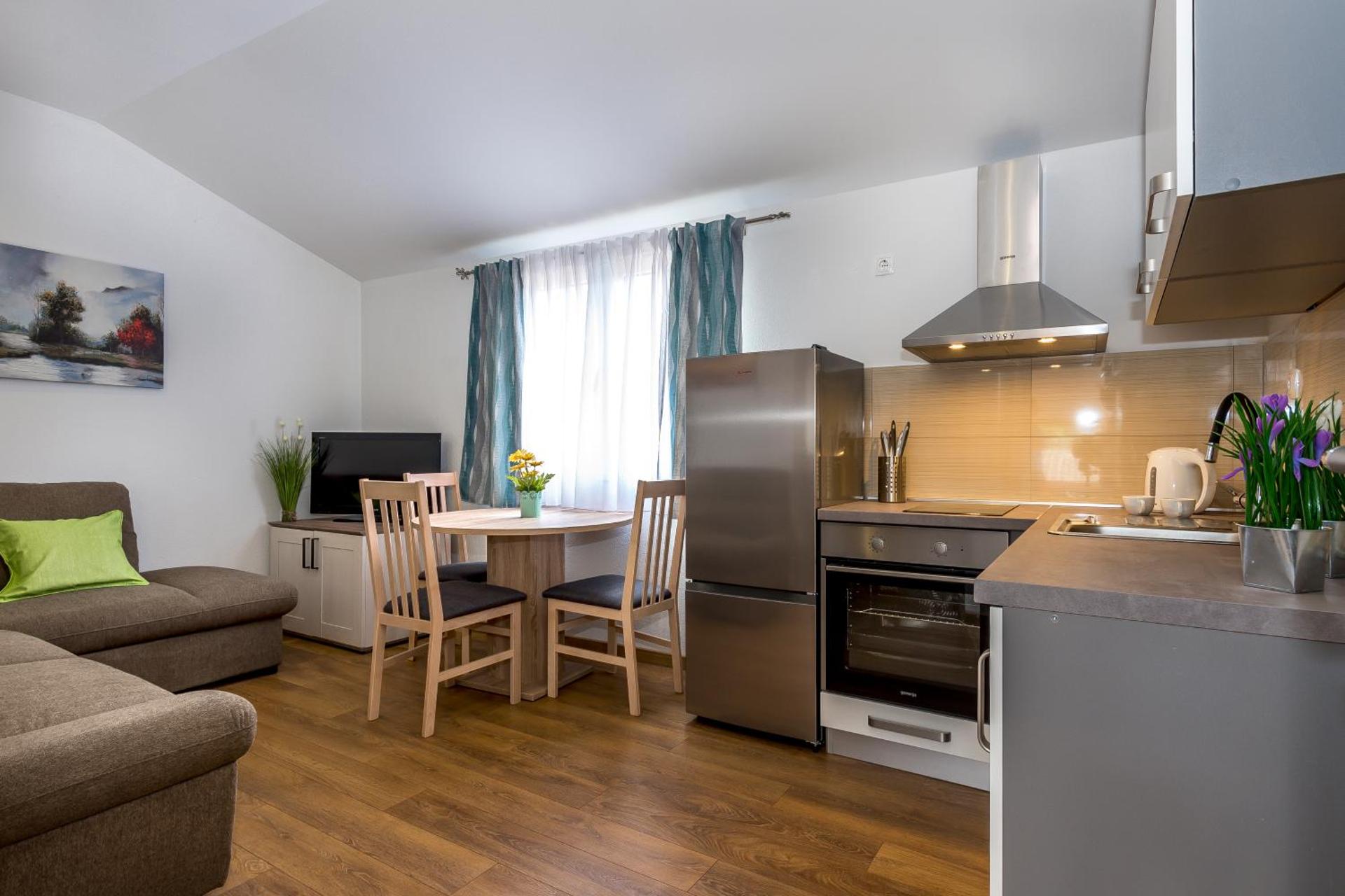 Apartment with Lake View