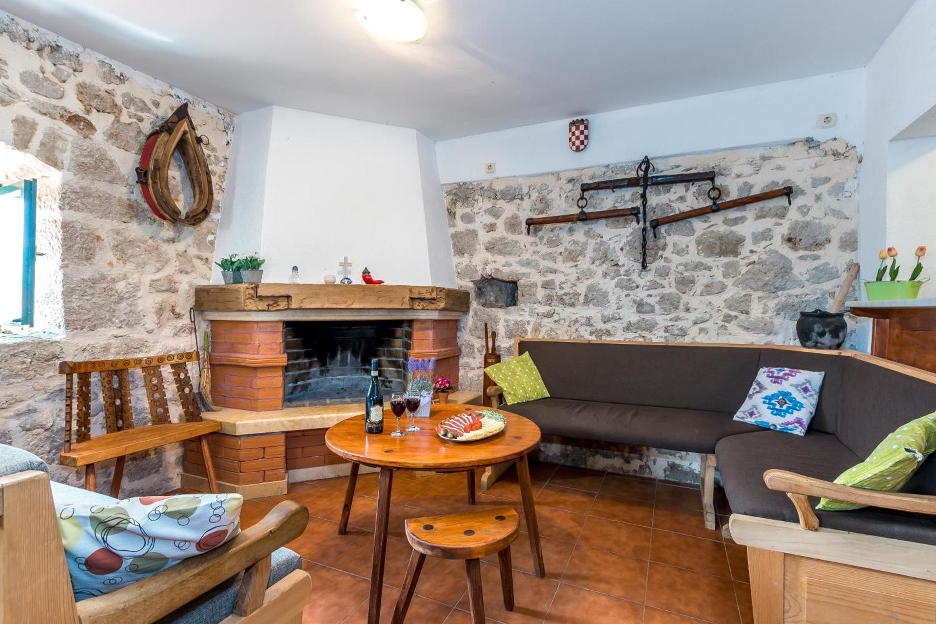 Rooms and Apartments Budiša