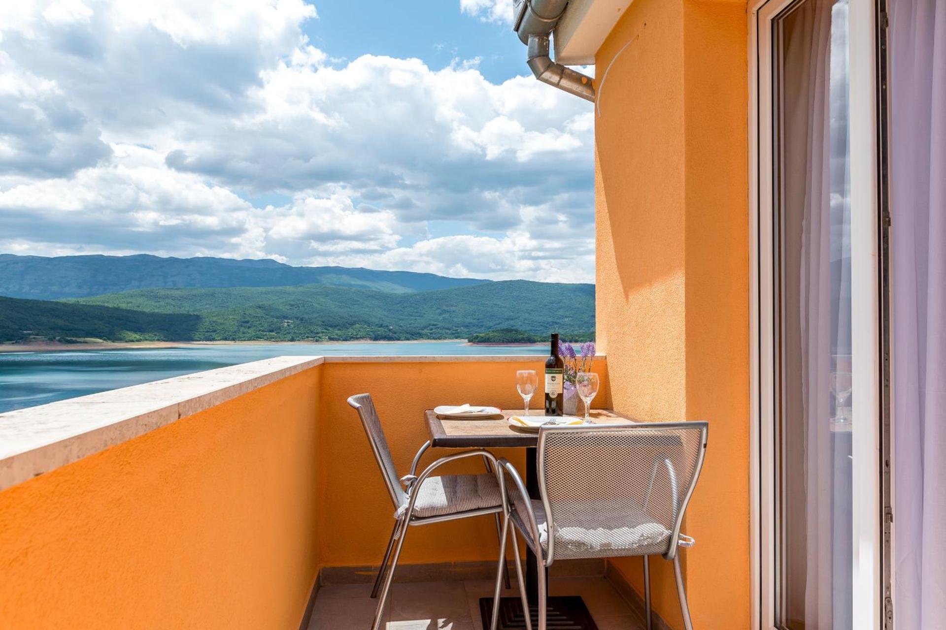 Rooms and Apartments Budiša