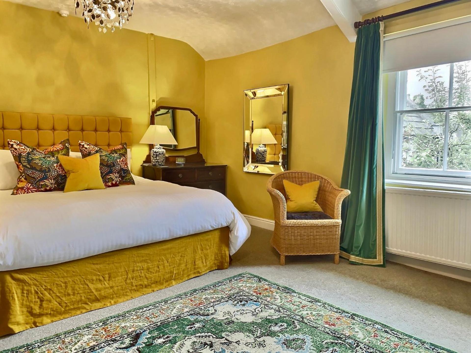 Deluxe Super King Room with Bath- Dog Friendly