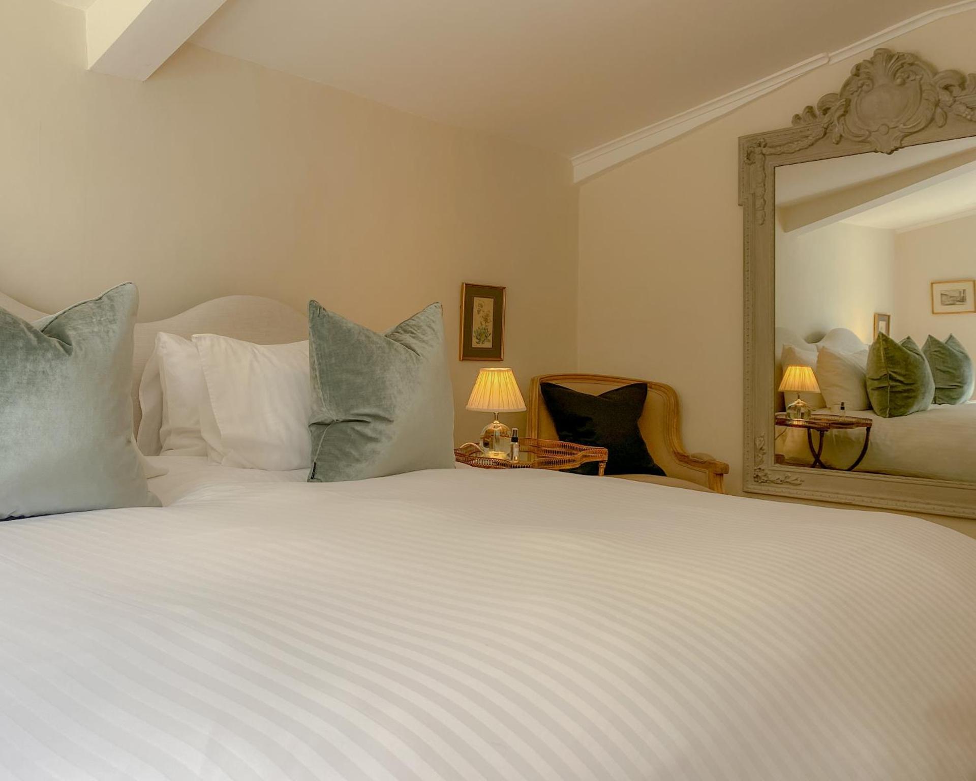 Super King or Twin Room with Bath - Dog Friendly