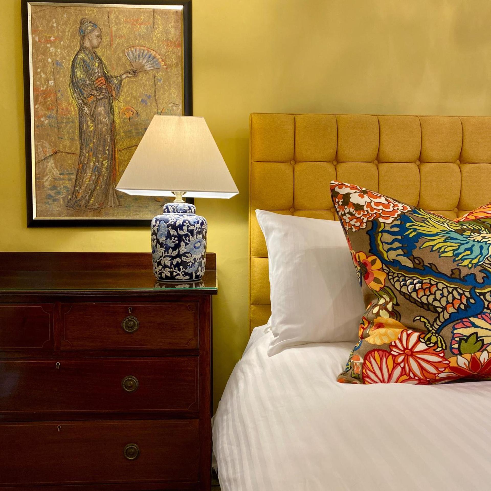 Deluxe Super King Room with Bath- Dog Friendly