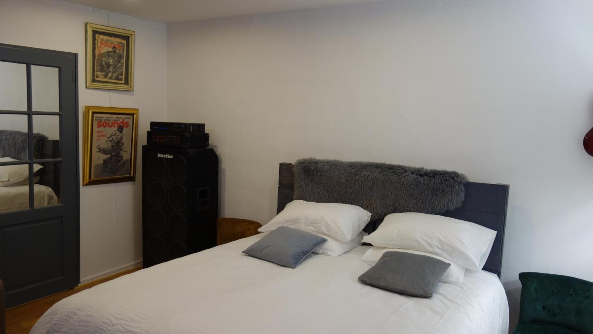 Hostelry Music Repetition