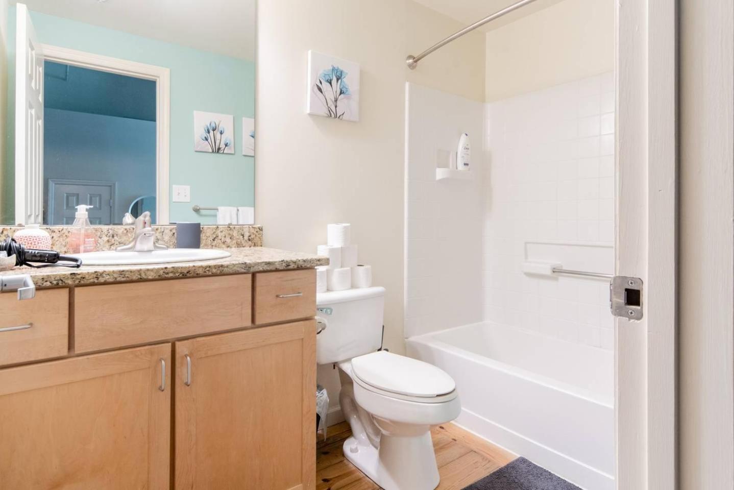 Trifecta 2BR Modern & Spacious Superhost