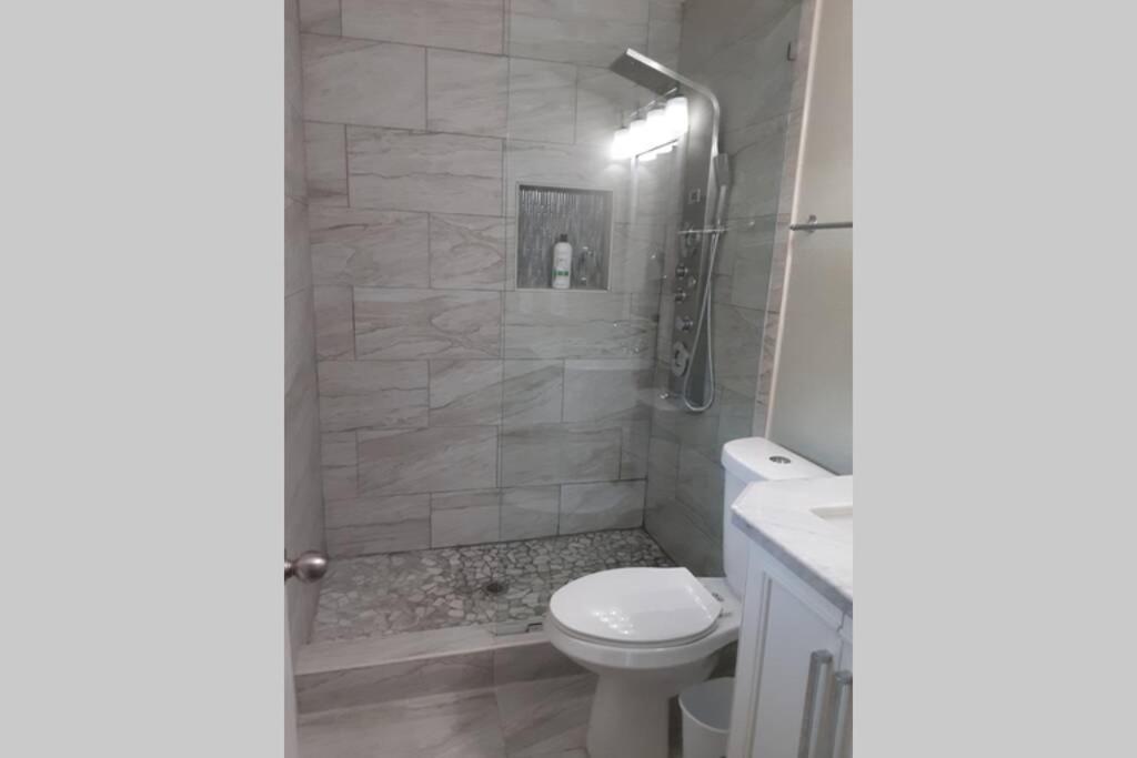 Lovely oasis with private swimming pool 4,6,8 f deep